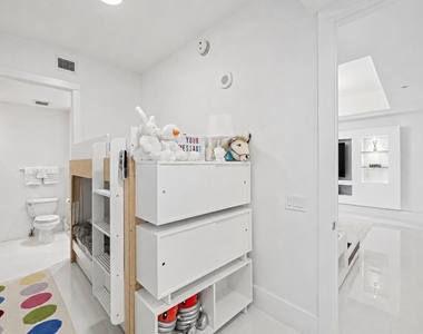 5959 Collins Avenue - Photo Thumbnail 19