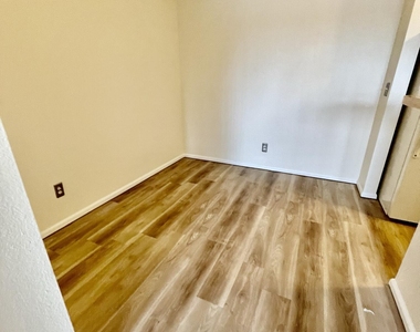 623 W Guadalupe Road - Photo Thumbnail 5