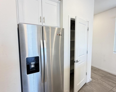 3068 E Lily Jane Way - Photo Thumbnail 5