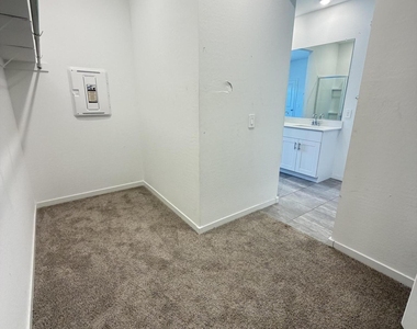 3068 E Lily Jane Way - Photo Thumbnail 10