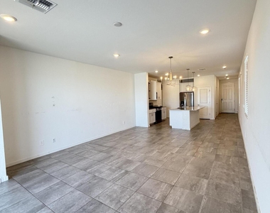 3068 E Lily Jane Way - Photo Thumbnail 6