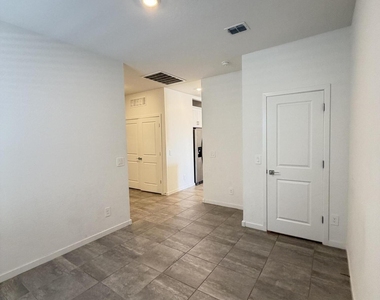 3068 E Lily Jane Way - Photo Thumbnail 16