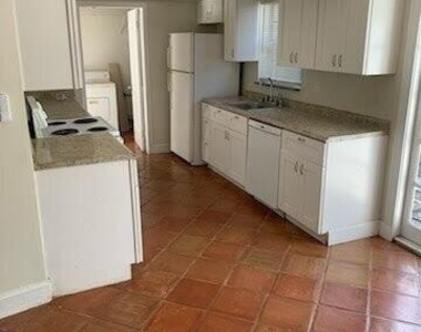 223 Se 14th Place - Photo Thumbnail 5