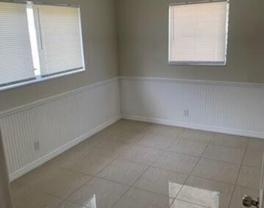 223 Se 14th Place - Photo Thumbnail 34