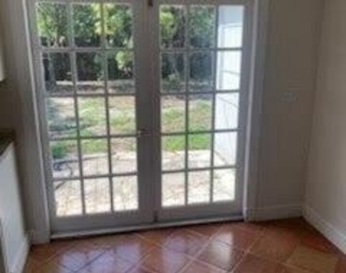 223 Se 14th Place - Photo Thumbnail 7