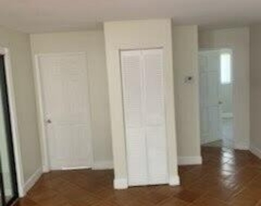 223 Se 14th Place - Photo Thumbnail 10
