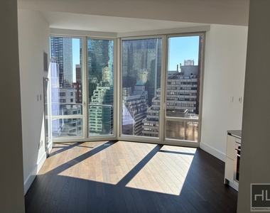 East 44th Street - Photo Thumbnail 2