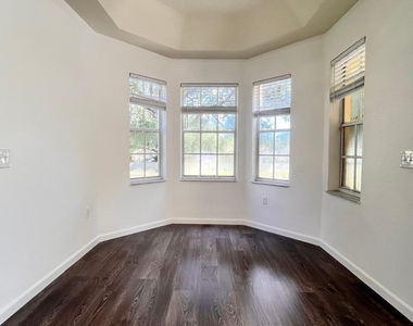 106 Belmont Place - Photo Thumbnail 14