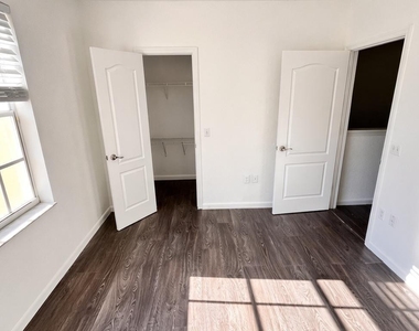 106 Belmont Place - Photo Thumbnail 15