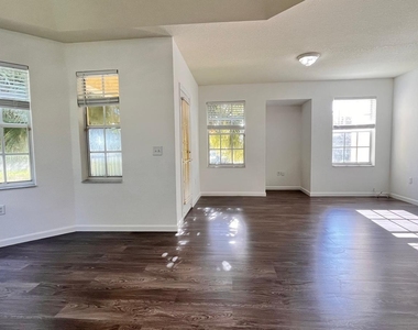 106 Belmont Place - Photo Thumbnail 4