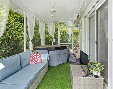 110 Sunset Boulevard - Photo Thumbnail 19