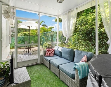 110 Sunset Boulevard - Photo Thumbnail 20