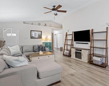 110 Sunset Boulevard - Photo Thumbnail 5