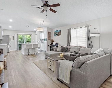 110 Sunset Boulevard - Photo Thumbnail 3