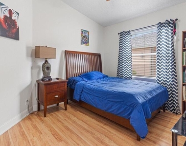110 Sunset Boulevard - Photo Thumbnail 10