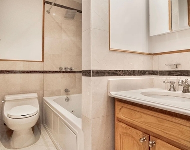 West 58th Street - Photo Thumbnail 3