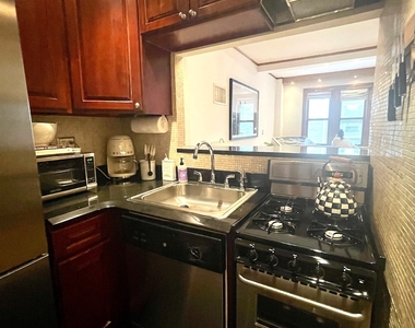 West 58th Street - Photo Thumbnail 2