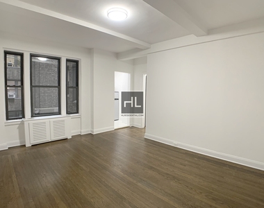 East 46 Street - Photo Thumbnail 2