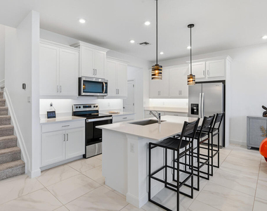14131 Sw Thorens Drive - Photo Thumbnail 3