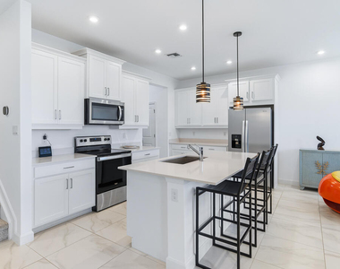 14131 Sw Thorens Drive - Photo Thumbnail 14
