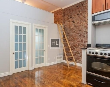West 14 Street - Photo Thumbnail 3