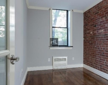 West 14 Street - Photo Thumbnail 4