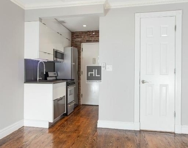 West 14 Street - Photo Thumbnail 1