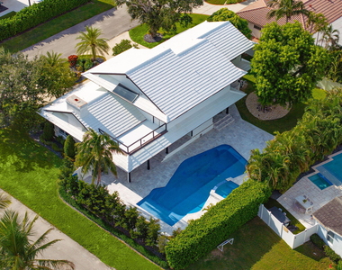 5100 Ne 30th Terrace - Photo Thumbnail 2
