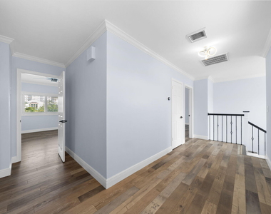 5100 Ne 30th Terrace - Photo Thumbnail 22
