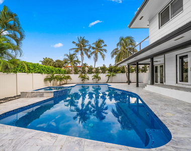 5100 Ne 30th Terrace - Photo Thumbnail 26
