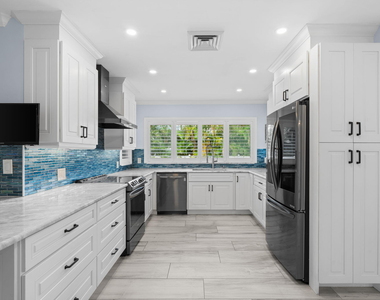 5100 Ne 30th Terrace - Photo Thumbnail 8
