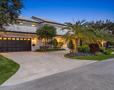 5100 Ne 30th Terrace - Photo Thumbnail 3