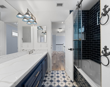 5100 Ne 30th Terrace - Photo Thumbnail 21
