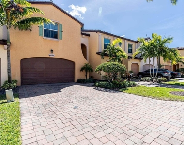 4628 Mediterranean Circle - Photo Thumbnail 2