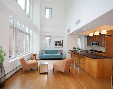 East 59 Street - Photo Thumbnail 4