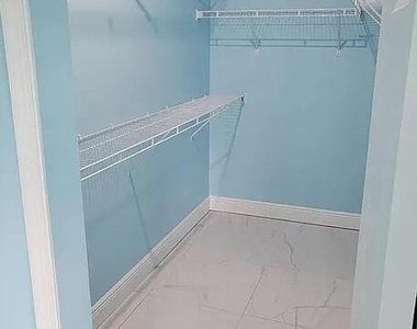 409 Broward Avenue - Photo Thumbnail 6
