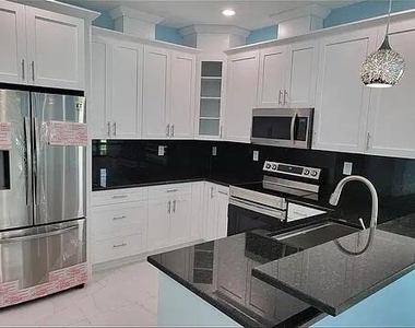 409 Broward Avenue - Photo Thumbnail 2