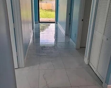409 Broward Avenue - Photo Thumbnail 7