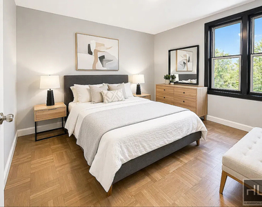 East 58 Street - Photo Thumbnail 2