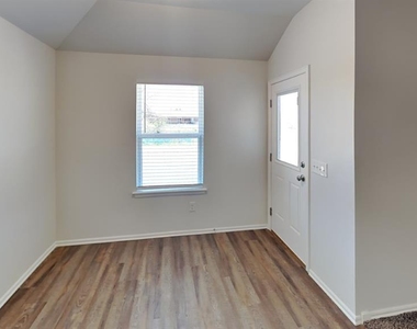 10005 Wessex Drive - Photo Thumbnail 4