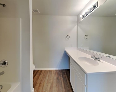 10005 Wessex Drive - Photo Thumbnail 6