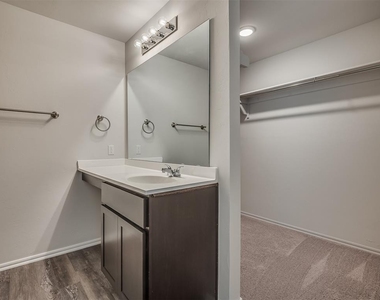 1009 S Colt Lane - Photo Thumbnail 29