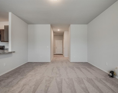 1009 S Colt Lane - Photo Thumbnail 8