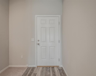 1009 S Colt Lane - Photo Thumbnail 3