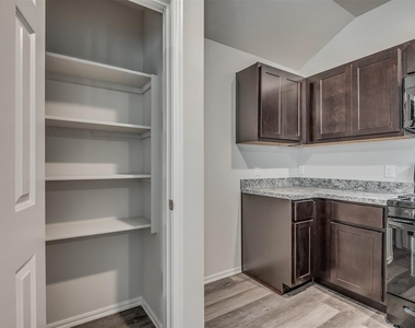 1009 S Colt Lane - Photo Thumbnail 16