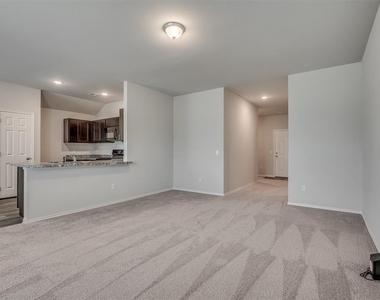 1009 S Colt Lane - Photo Thumbnail 7