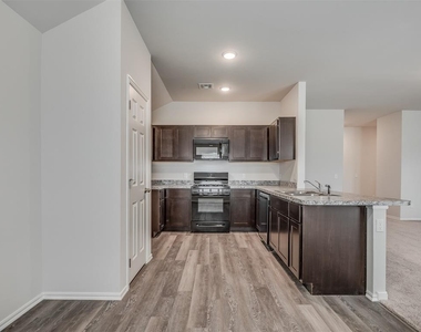 1009 S Colt Lane - Photo Thumbnail 13