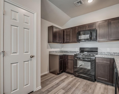 1009 S Colt Lane - Photo Thumbnail 15