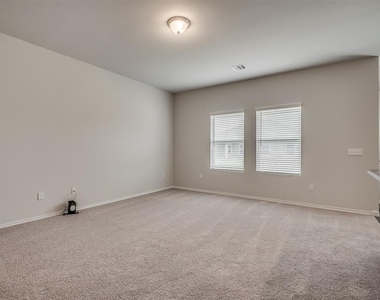 1009 S Colt Lane - Photo Thumbnail 4