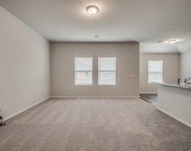 1009 S Colt Lane - Photo Thumbnail 6